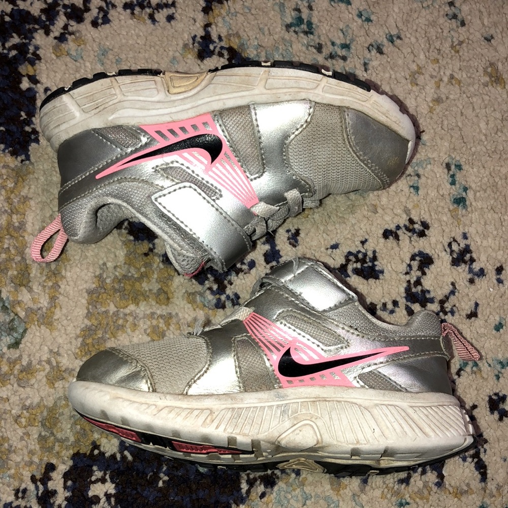 🧜🏼‍♀️3 for $15 listing!🧜🏼‍♀️ Nike sneakers